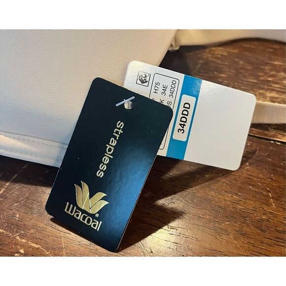 Wacoal Women's Red Carpet Strapless Convertible Bra - Picture 6 of 8